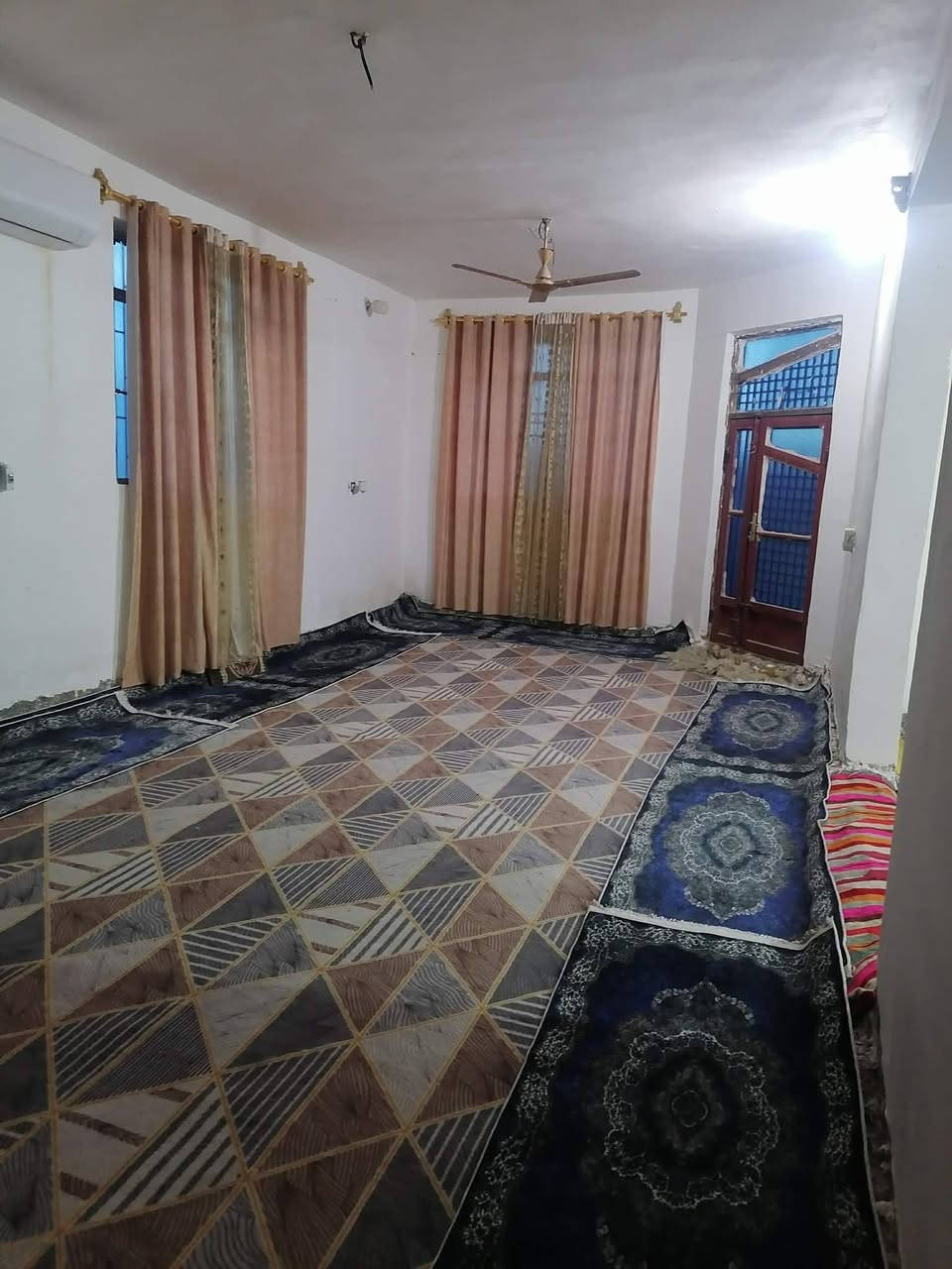 دار للبيع مع مشتمل هيكل
المساحة ٤٠٠م
ال عواد الرعده قريب البزل
تبليط ماء كهرباء
التفاصيل
استقبال ١١*٤/٥
هول ٥*٥
غرفتين نوم ٤*٧
مطبخ ٤*٦
صاله ٦*١٠
طارمه وصحيات داخليه وخارجيه
تفاصيل أخرى الاتصال على الزقم
***********
