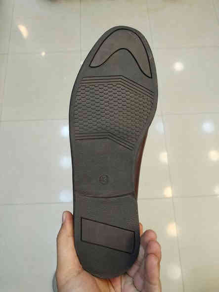 حذاء فلات لوفر فرنسي 
ماركة انريكي موريه أصلي وكالة اورجنال 
قياس 43 طول القدم 27 ونص 
جلد طبيعي فاخر كليا 
أرضية مريحة للقدم 
هاند ميد صناعة يدوية 
قطعة راقية كجول ورسمي 
للحجز على خاص 
أو مراسلة واتساب ***********
توصيل لكل محافظات العراق
