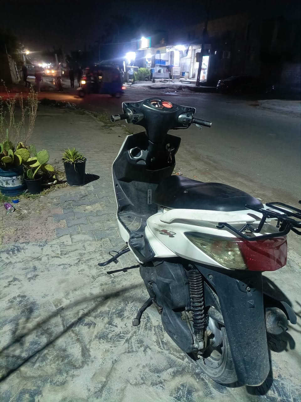 للبيع سكنس فحل كابريتر صارله 5 اشهر نازله من الرمبه اوراق موجوده منيفيس دراجه عليه ادامه كلچات بلاديه مال تفصيخ اليوم بدلت دهن وفلتر شوته وبدلت بلك يعني دراجه ناقصه بس سايق مرتبه كلش اي نقص مابيه مكفوله كفاله عامه ب800 قفل مكان بغداد البياع الشرطه الرابعه *********** متواجد واتساب
