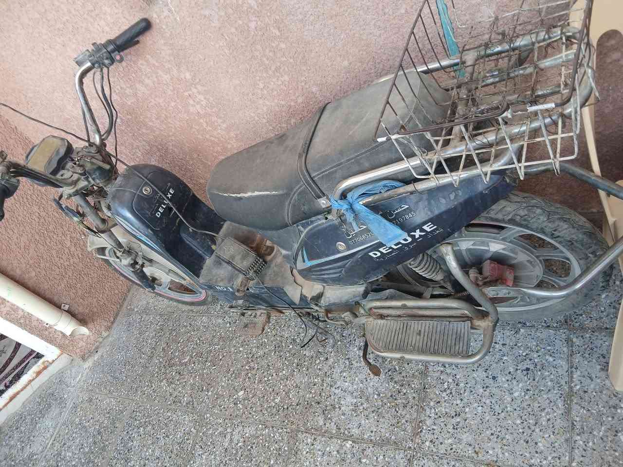 دراجه البيع نوع هارلي 
شغله بس ماتمشي بيه عطل ماعرف شنو عطله 
سعره قيم وخذ   اي ستفسار تصل عل رقم ***********
