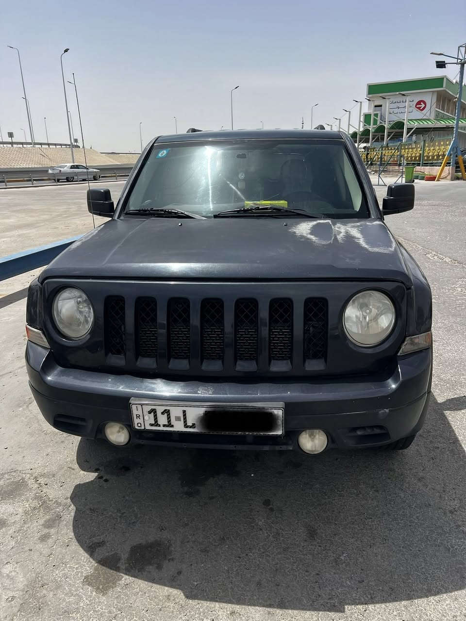 للبيع: جيب باتريوت (Jeep Patriot) موديل 2014
فرصة مميزة لامتلاك سيارة جيب باتريوت عملية، ذات أداء قوي واعتمادية عالية. السيارة جاهزة للاستخدام ومناسبة لمختلف الطرق بفضل نظام الدفع الرباعي.
المواصفات الفنية:
 النوع: جيب باتريوت (Jeep Patriot)
 سنة الصنع: 2014
 سعة المحرك: 2400 سي سي
 نظام الدفع: رباعي (4x4)
 اللون: نيلي
تخم تاير جديد
كير مكينه تبريد كله ممتاز
سيارة حرة مشروع وطني رقم جديد 

المميزات والإضافات:
 شاشة داخلية: السيارة مجهزة بشاشة عرض داخلية توفر تجربة ترفيهية متطورة.
كامرة خلفية حساسات
 تصميم كلاسيكي مميز بهوية سيارات جيب.
 إطارات سوداء تضفي لمسة رياضية وجذابة.
 سيارة عملية ومناسبة للاستخدام اليومي.

السعر: 115 ورقة (11,500 دولار أمريكي)
مكان السيارة بصرة
للاستفسار والتواصل:
يرجى الاتصال على الرقم: ***********

