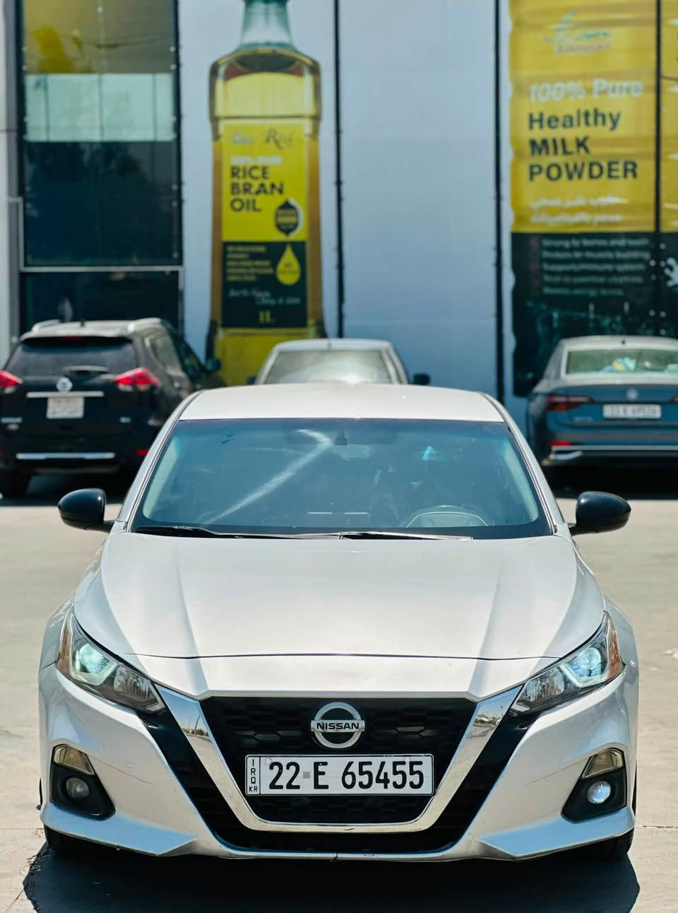 للبيع التيما SR فول ماعدى فتحه 
السعر 128 بيها مجال 
***********
موديل 2019 
الون سلفر 
ماشيه 72 
ويل 19 بلادي 
كير مكينه بشرط 
كاميرا خلفي 
تثبيت سرعه 
تشغيل عن بعد 
بصمه تشغيل 
بصمة ابواب +صندوق 
شفتات ستيرن 
زنون لايتات 
كشن جلد + كهرباء 
حجر بلادي 
تبريد ثلج 
حادثها جاملغ بونيد+جاملغ كلير 
بدون شاصي. بشرط 
1N4BL4CV4KC219887
تحويل ثاني يوم مكان السياره ديالى خانقين
