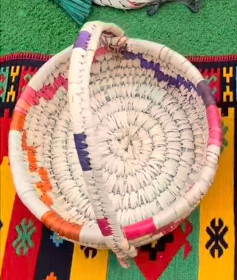 🌾 سلال ومشغولات تراثية يدوية الصنع 🌾
مجموعة جميلة من السلال والحافظات المصنوعة يدويًا من سعف النخيل الطبيعي، بتصاميم تراثية أنيقة وألوان مميزة تضفي لمسة عراقية أصيلة على المنزل. مناسبة لحفظ الأغراض الصغيرة، التقديم، الديكور، وتقديم الهدايا.

✨ صناعة يدوية متقنة
✨ خامات طبيعية صديقة للبيئة
✨ تصاميم وأحجام متنوعة
✨ مناسبة للديكور والاستخدام اليومي

📦 متوفرة بعدة أشكال وألوان
📩 للحجز والاستفسار يرجى التواصل على الخاص.
ام علي 

تراث أصيل... ولمسة جمال في كل بيت. 🌿💛


**إذا كنت صاحب هذا الإعلان وتريد حذفه لأي سبب، رجاءا أرسل رسالة إلى الدعم الفني**