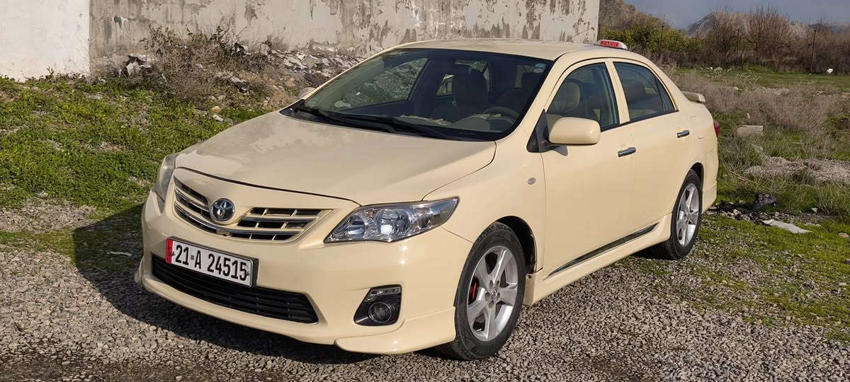 کرۆلا 2013
بیلاد سپی بۆیاخکراو چەملخی پێشەوە سایەق رەشە
لەگەڵ دوشوێنی بچوک معجونی هەیە پێشو دوای هیچی نیە
سەنەوی نوێ بەناوی خۆم
فحس وهەزەی نوێیە
سۆنەریشم داناوە

ئۆتۆماتیکە  مەکینە بچوک بووە کراوە بە گەورەوکراوەتەوە بێ عەیبە
بۆنرخ پەیوەندی بکە ماڵەکە جوانە وماڵی دۆستە 
سەیارەی معڕز نیە

***********
***********
