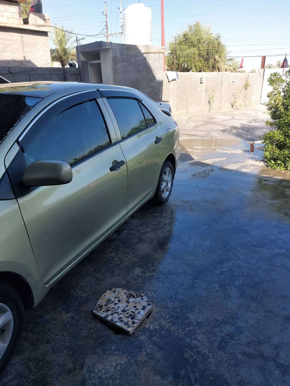 تيوتة ٢٠٠٧🚙
كير ومكينة مكفولات 
مصبوغة عام 
ضربة جهة عكس السايق فقط 
رقمهة بغداد انكليزي
تحويل ثاني يوم
ترهم قسط وترهم نقد
السعر ٦٠ 
*********** متوفر واتساب
