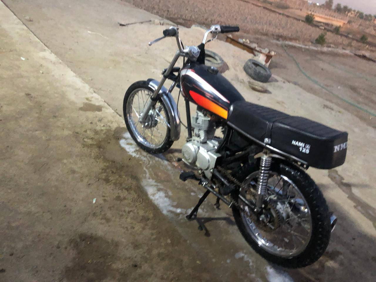 السلام عليكم دراجه لابيع شاصي 21 تعميره 24اورق محرك ابدل بوشه فقط السعر 550 مكان شطره 
موبايل ***********
