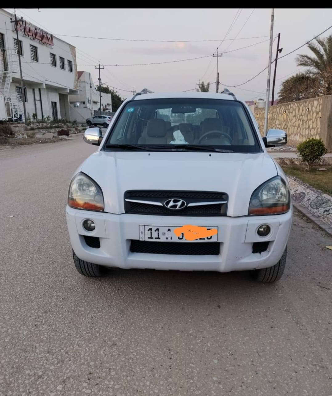 السلام عليكم توسان 2009 بيها بارد حك شبر باب السائق والباقي مكفول اب شرط السياره احلا من الصور  رقم بغداد السياره خيرمن الله   مابيها اي نقص السعر 122/ بيه مجال شي قليل العنوان بابل المحاويل ***********
