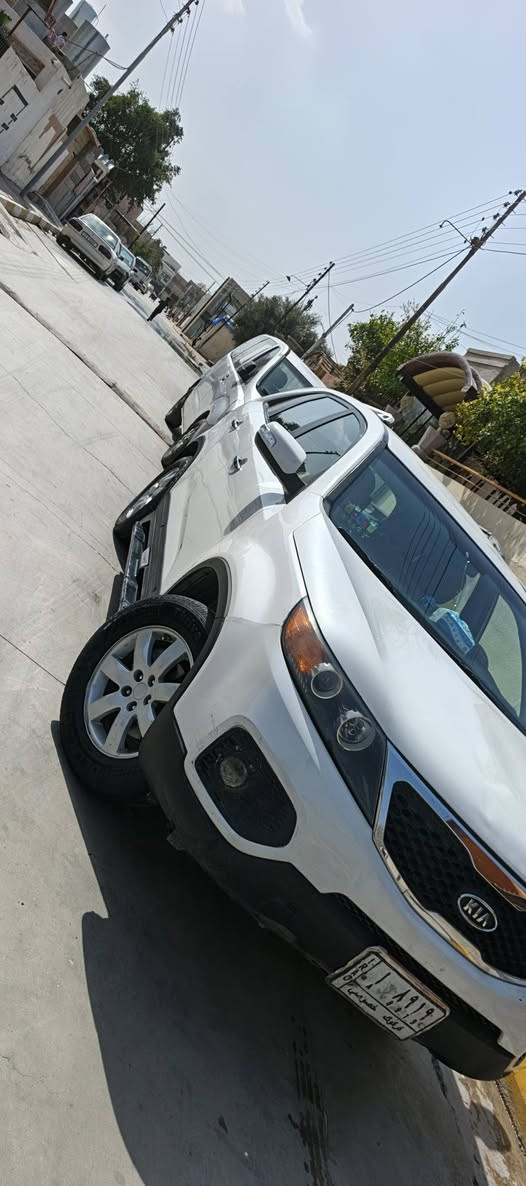 سلام عليكم للبيع سورنتو  كندي موديل2011مكينه كير بل شرط سعر 120 وبيه مجال.  سياره برقي ما بيه نقص تريك بصره   تبريد ثلج.   تخم تاير جديد    سياره بوني مبدل وجمرلق بدوم دوخل و بيه رشات صبغ.   حلوه وجاهزه. سنويه 2030. رقم كركوك  .   تحويل مباشر.    مكان سياره كركوك‬‏*********** محرك 4 سلندر
