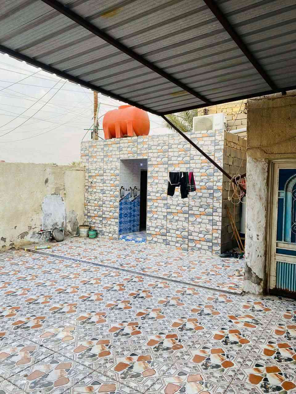 سلام عليكم
بيت المساحه 250متر المكان مجر الكبير قرب ملعب الفارس 
***********
