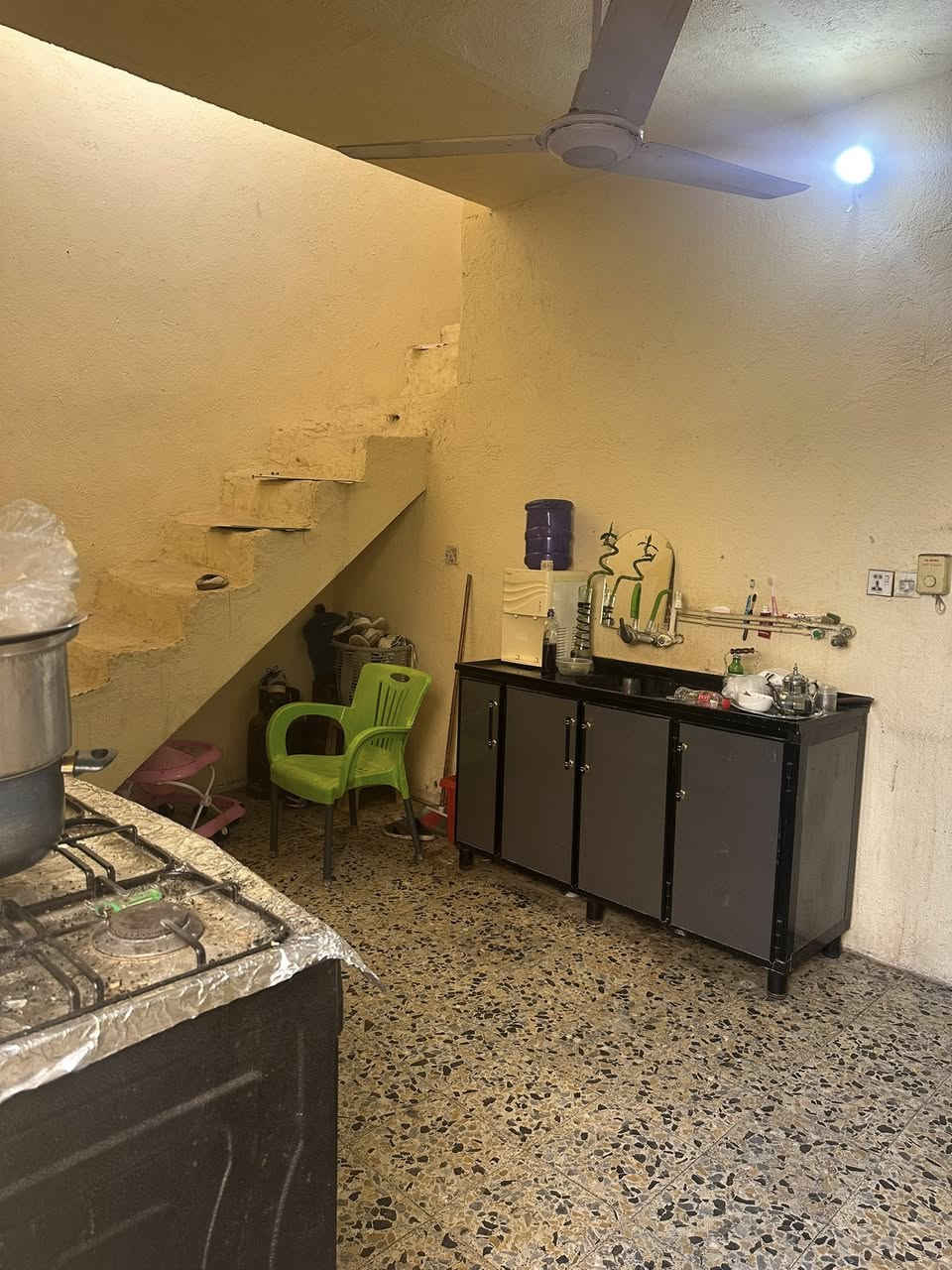 يالله بيت رهن طابو صرف نجف حي ميسان ***********

                            الرهن فقط

قرب شارع عوده. المساحة. 100. متر. سعر. 25. مليون

غرفة.    صالة.   مطبخ.  أستقبال.  صحيات. داخليه. وخارجيه

                             سعر الرهن.  25.  مليون
""""""""""""""""""""""""""""""""""""""""""""""""""""
             مكتب. ابو حوراء الحسناوي للعقار 

عنوان. المكتب نجف حي ميسان مقابل السوك الأخير

يوجد لدينا بيع.  شراء.  ايجار.  رهن
""""""""""""""""""""""""""""""""""""""""""""""""""""
