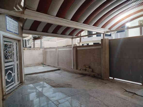 دار للبيع طابو زراعي سند 25 مساحه ١٦٠ بناء ٢٠١٤ واجه ١٠ ونزال ١٦ م يتكون من طابق ونصف الطابق الاول كراج يسع لسياره ومطبخ واستقبال وكلدور وغرفه ومجمع صحيات متكامل مع مناور عدد ٢ والطابق الثاني غرفه ومجمع صحيات العنوان حي الجزائر خلف مستشفى الحياه قريب جدا على الخدمي لجسر الجزائر السعر ١١٠ مليون قابل للتفاوض للاستفسار الاتصال على الرقم التالي *********** او مراجعه مكتبنا الكائن في الجزائر مقابل مجبس التمور أو مدرسه الطريق الى المئه
