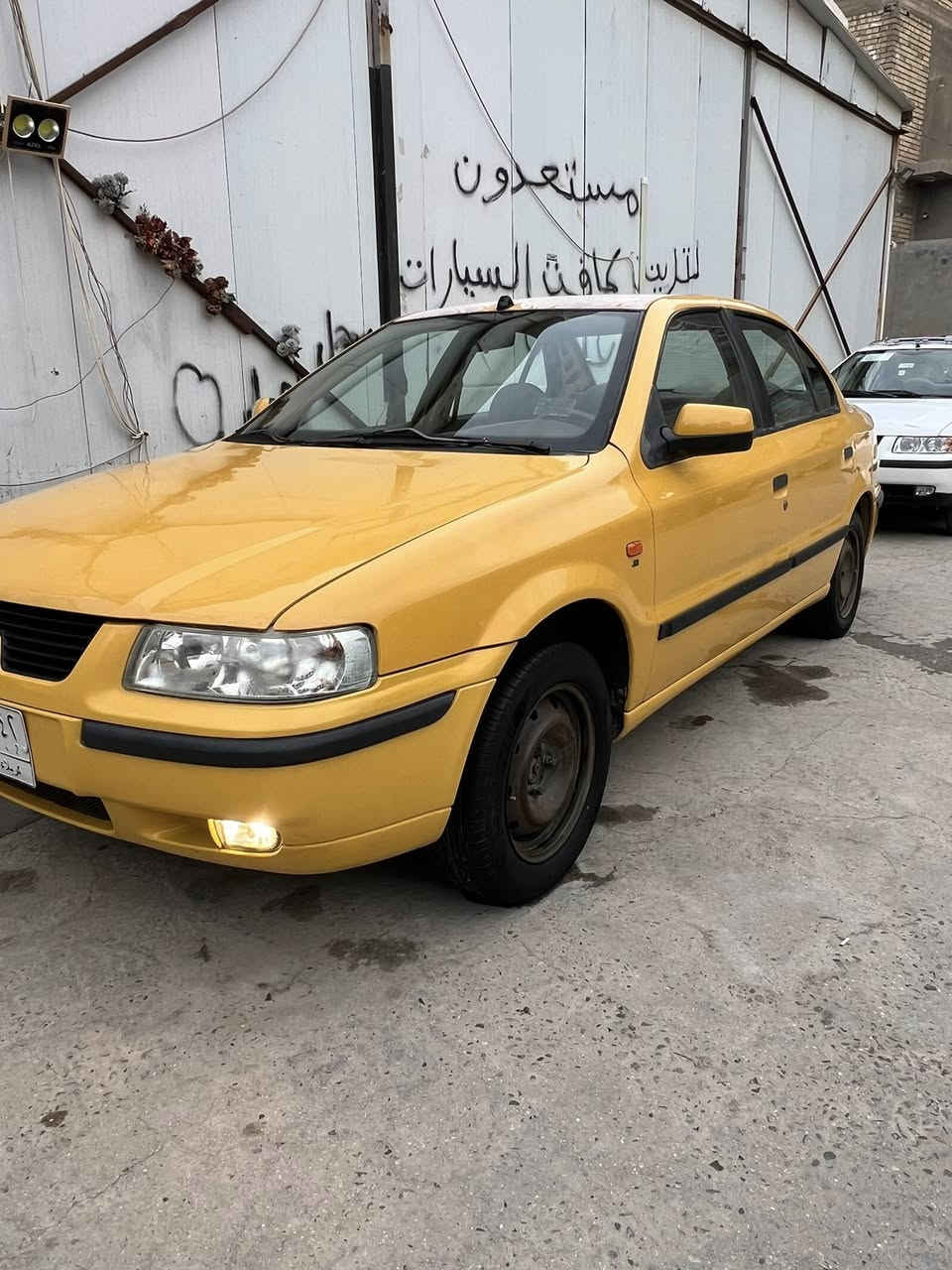 السلام عليكم سمند 2011 رقم كربلاء على وضع الشركه مكفولة من الضربه والتبديل والفتح والخياس بيه صبغ شي بسيط اثر جراد قطرة معجون مابيه حته فابلون الشركة بيه كير ومكينه جدد حدادية وتخم تاير جدد جاهزة من كلشي السعر 45 وبيه مجال بسيط مكاني بابل شرط التحويل عقد مروري للاتصال 
***********
