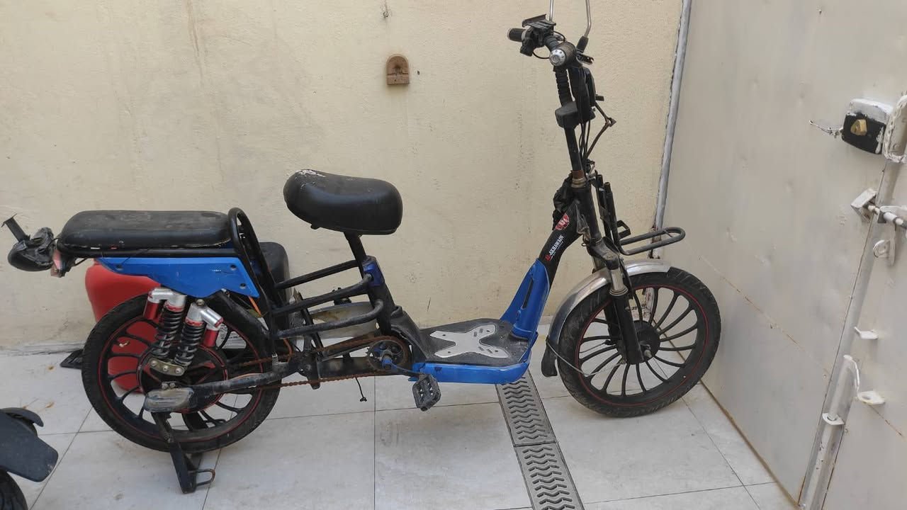 للبيع بايسكل شحن  أربع بطاريات جديده عدد 4 اشتريتهن قبل 3 أشهر 120 ألف  بيه قطع بالظفير الأمامية وتركته أخذت دراجة نارية  غراضة موجودة تايرات جدد  إني ابيع لك  حديد كدام عينك كربلاء تقييم ب يرضي الله ***********
