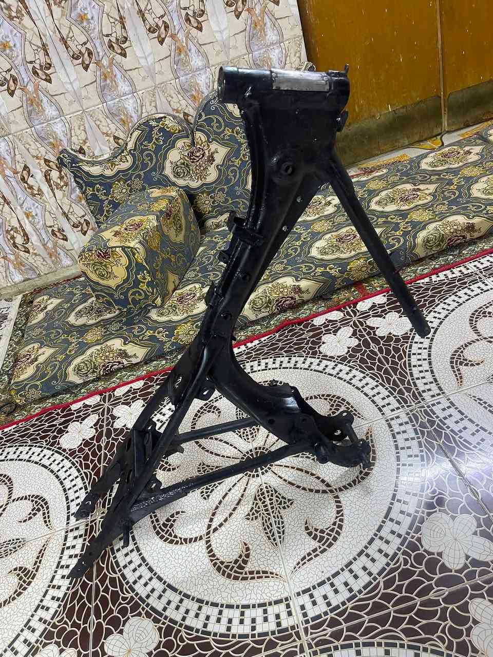 شاصي لبيع بيه تلحيظات  مع سعر مناسب
المكان /ذي قار /قضاء الرفاعي 
السعر /150الف  وبي مجال 
رقم الهاتف/***********
