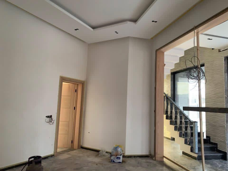 السلام عليكم صباغ متفرغ للعمل نعمل كافة انواع الصبغ للاستفسار الاتصال ع رقم ***********
