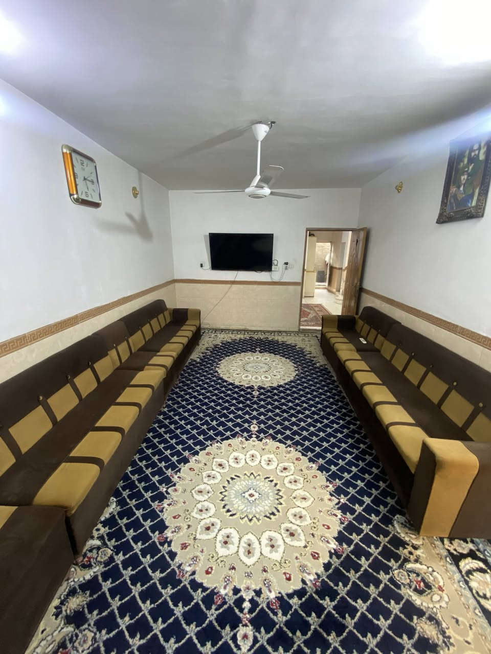 سلام عليكم   دار للبيع  مساحة 150 م بمنطقة البلديات قريب على un شارع 30  محلة 732    للاستفسار ‭0770 293 9781‬
