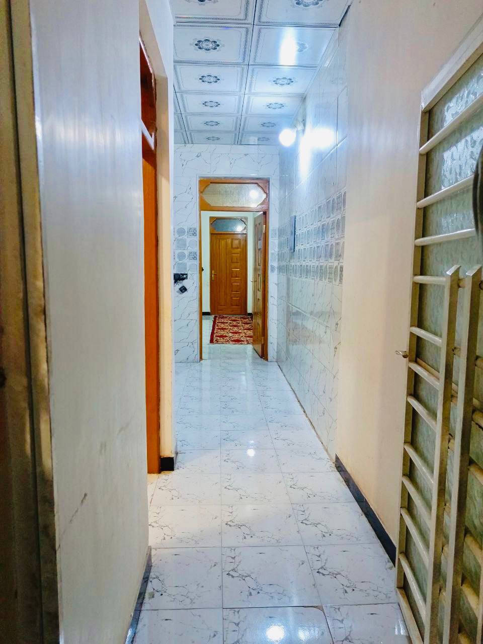 السلام عليكم
دار 100للبيع اساس صب بناء طابوك سقف صب يحتوي على غرفه وصاله ومطبخ واستقبال وحمام داخلي وخارجي
العنوان :النجف الاشرف -شارع المطار القديم -قرب الجامع الذهبي يبعد عن الشارع 100متر
السعر: (37)مليون وبي مجال
***********
***********
