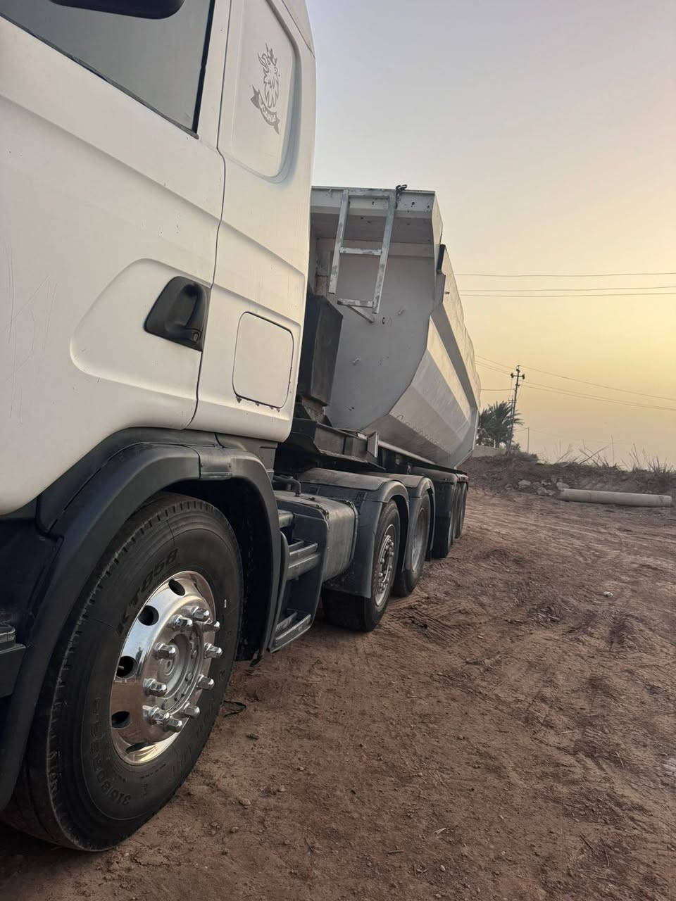 للبيع سكانيه ٢٠٠٣ مربوطه فلات ٣دنكير تك تاير اوربيه عربانه موجوده سنويه لل٣١ ابيع راس والفلات تريد راس وبدي تريد كامل السعر اتصل *********** واتساب موجود
