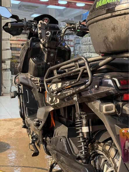 السلام عليكم 
دراجة اباتشي ادفنجر وجه BMW لون متغير مميز استيراد حسن وحسين يعني مو التجاري سعرها 2.350.000 مليونين و350 الف 
الدراجه 7 باتري 38 امبير يعني 96 فولت 
نضام البريك APS مانع انزلاق ودسكات والدبلات غاز حقيقي 
ملف الدراجه 3000W واط حقيقي 
سرعة 110km بلساعه  
المسافة المقطوعه من 75 الى 90 كيلو متر بلشحنة الوحدة 
الدراجه مزودة بلكامل على حسابي من غير فلوس الدراجه 
لايتات زنون عالي وناصي بريك رياضي ستيرن رياضي 
سماعة بلوتوث 
ميزة الباركنگ قفل جوزة وستاند حساس كهربائي 
الوصل موجود ورايدها ب2 مليون 
والي مايعرف بيهن لايعلق احسن 
مكاني بغداد *********** بغداد
