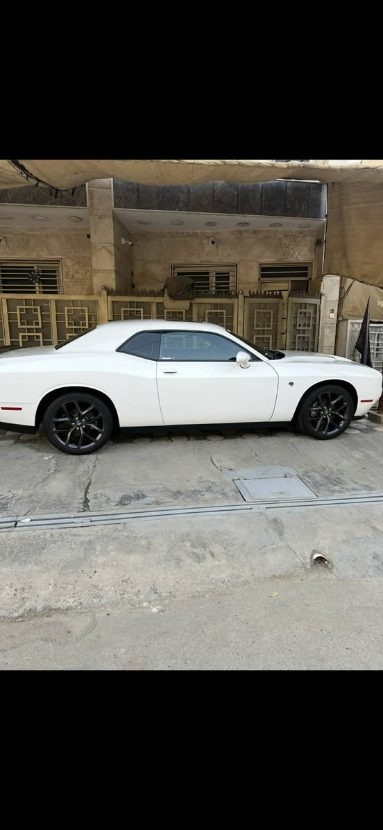 السلام عليكم
#جالنجر_sxt للبيع 
موديل 2023 أخر اصدار 
♦️ فتحة سقف 
♦️كشن كهرباء
♦️مثبت سرعة 
♦️شاشةوسطية
♦️كاميرا خلفية 
♦️عداد المسافة 19.800 
♦️محرك ٣٦٠٠
♦️ بدون صبغ او تبديل "شرط السونار
♦️حادثها دعامية خلفية فقط ومبدلة بوحدة بلادية 
♦️دعاميات مغلفات ppf
♦️لون ابيض ويل أسود 
♦️ رقم بغداد _ دولي بأسمي شخصياً
♦️مكانها بغداد الدورة 
♦️الهاتف / *********** + واتس اب 
بيها سونار من المندلاوي + صور الطخة مال أمريكا 
الجاد يتواصل وياي لمعرفة السعر .
♦️السيارة بحالة الوكالة دون أي نقص
