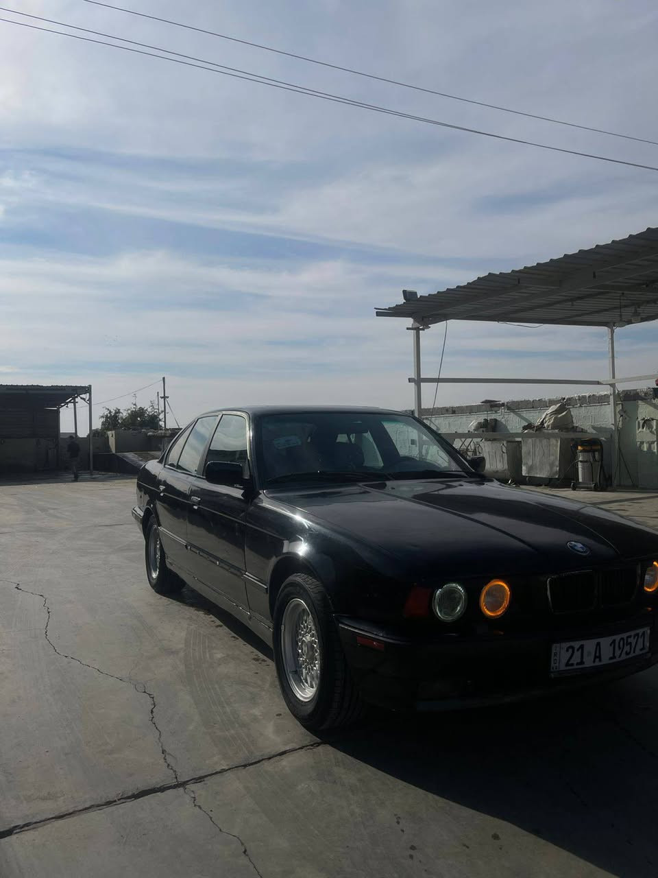 سلام وعليكم 
للبيع بيم حجم  525  كبس فول اتو ماتيك بس كير عادي  موديل 1991
رقم سليمانية دولي تحويل 
تخم تاير صدر ودبلات كلة جديد 
محرك وكير جديد 
تبريد تدفئة 
السعر 50$ وبيها مجال 
***********
