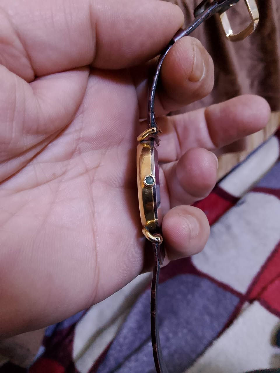 السلام عليكم...لونجين كوارتز قطر 32..سير وبك مستبدل..المراسله على الواتس ***********
