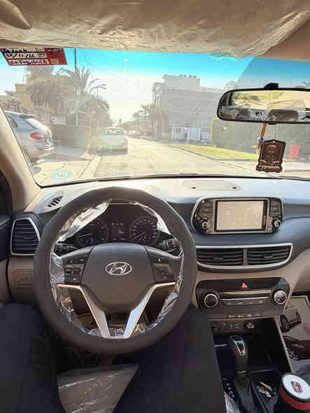 السلام عليكم للبيع توسان 2019 خليجي وكالة  الكاصد فول مواصفات ما عدا البنوراما كشنات كهرباء لفكيشن شاشة اصلية بصمة مكفوله كفاله عامه ماعدا صبغ في البنيد والجاملغ بدون دواخل بدون ايرباك اثر شخوط وكم رصعه بالقمارة اثر حالوب ممبينات والباقي كفاله مكينة ٢٠٠٠ دوش كير ومحرك كفالة ماشية ٦٧ رقم بغداد الجديد السعر ١٨٥ ورقه وبيها مجال بسيط للاستفسار ((***********)) مكاني بغداد زيونة .
