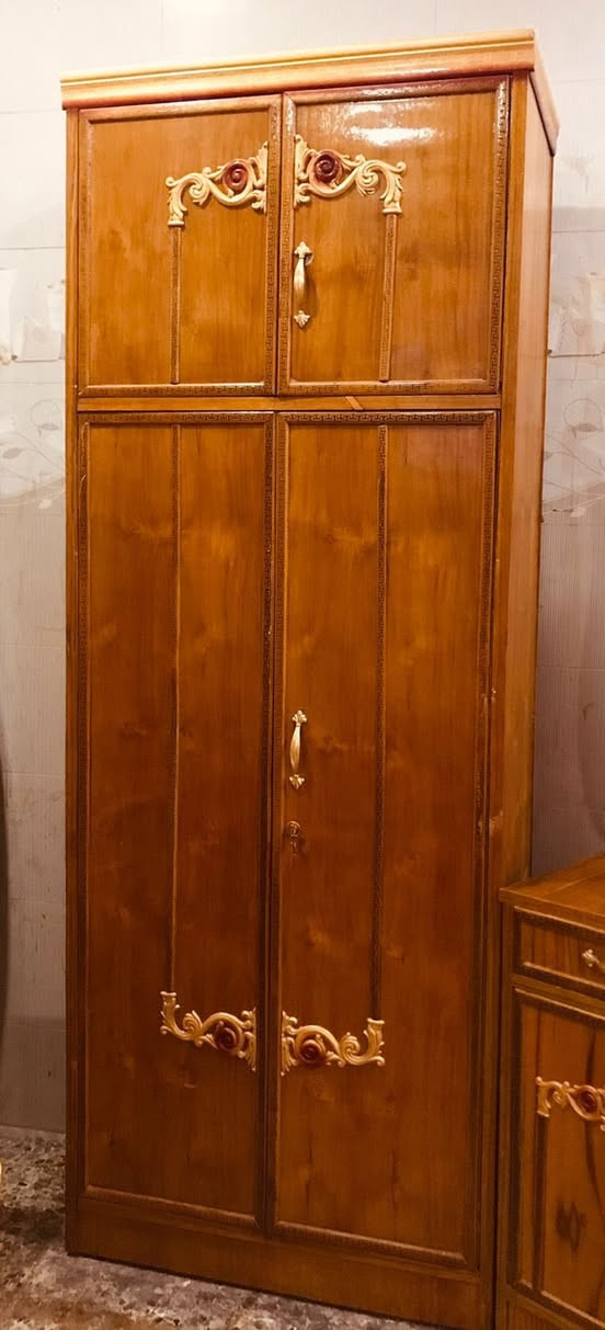 غرفة نوم عراقي مستعمل نضيف
(6باب ملحق كاس مدور دنك ) 
ضهر جرجوبه براغي زاوية كنتوريه 
سعر شامل نقل داخل بغداد (750)
الهاتف ***********
