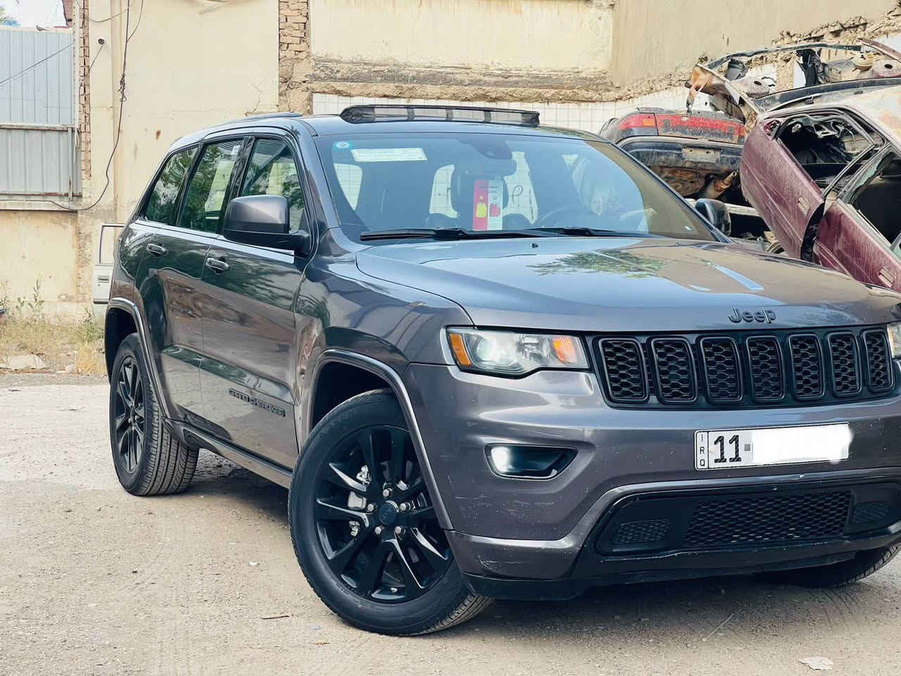 للبيع جيب كراند شيروكي 2018
فول مواصفات 
سلايد 
داخل جلد
السيارة تو ويل
لايت زنون 
ماوس
السيارة بلاك توب كامل
حادثهة موضح بالصور و بيهة سونار هم 
رقم بغداد باسمي 
السعر200 و بيهة مجال بسيط
للاستفسار
*********** بغداد, العراق
