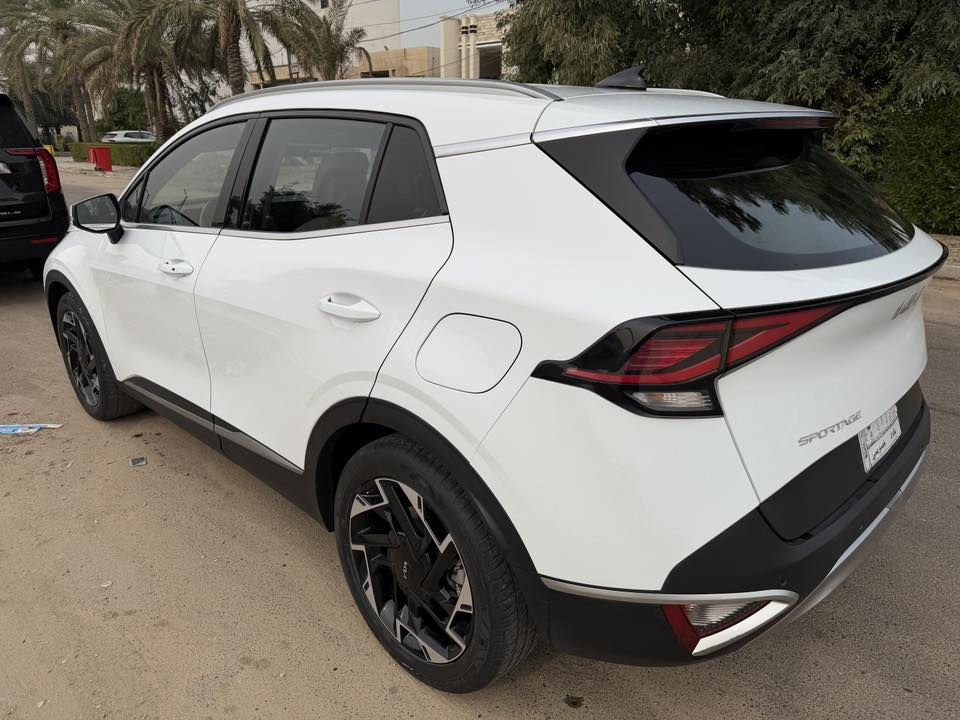 للبيع سبورتج لون ابيض خليجي ماشه 38 الف  جديده اي نقص مابيه مواصفات بصمه ويل كب حساس امامي وخلفي  تحكم استيرن المواصفات  واضحه بالصور بيه تكحيل كارت وبارد على كد شبر كما موضح بالتقرير  رقم بغداد
رايده 21300دولار 
موقع السياره حي الجامعه 
للاستفسار ***********
