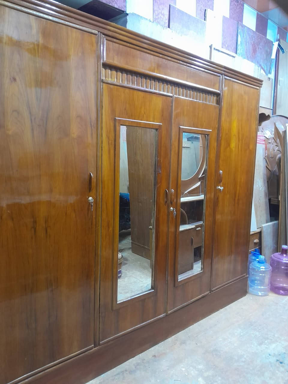 كنتور اربع بيبان نجاره السعر متين وخمسه وعشرين وبي مجال الحله ابو غرق وتساب او تصال ***********مصطفى النجار
