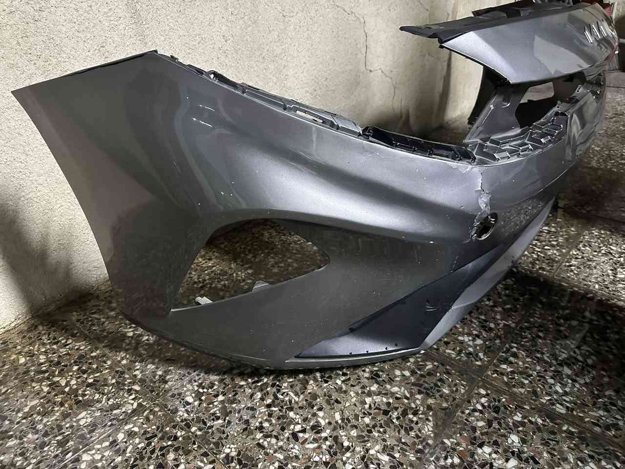 السلام عليكم دعاميه فورتي للبيع وارد امريكي موديل 2022 لون رصاصي فاتح (سلفر) صفحه من الذان موجوده وصفحه مكسوره  السعر (100) وبي مجال للاستفسار (***********)
