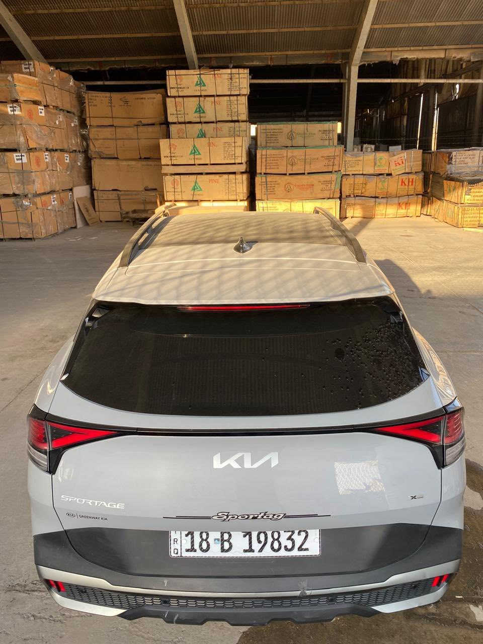 السلام عليكم 
كيا سبورتج 2023 امريكي  فول مواصفات X Line بصمة تشغيل عن بعد سقف بانوراما جنطة كهرباء محرك 2500 دفع رباعي فور ويل داخل جلد اسود كشنات كهرباء تدفئة رادار امامي وجانبي نقطة عمياء حساس اصطفاف شاشة لمس كامرا مود درايف شحن لاسلكي هندبريك كهرباء تبريد قطعتين ( وارد امريكي حادثها موضح باصور) رقم بابل ماشيه 44.6 الف
السعر 20500$ 
للتواصل ***********
