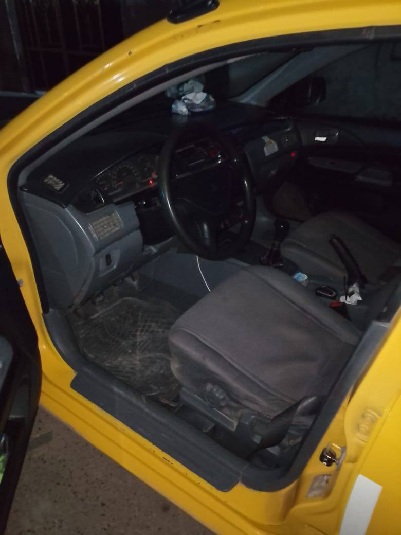 كل عام وانتم بخير
من رخصه الادمن لانسر للبيع موديل 2009
لانسر صدر امامي اليوم كملته وغراض صدر خلفي موجودات ما مطلوبه لا هيئه ولا غرامات وحره من المصرف بدون هلالات سياره نضيفه وحلوه تعال وشوف بعينك البنيد شوفت عينكم مبدل اسود اصلي بلادي بس صبغ عضمه السياؤه حلوه والمكينه تنقص بس خير من الله تدفئه رايدها 65 وبيها مجال  تبريد ***********
