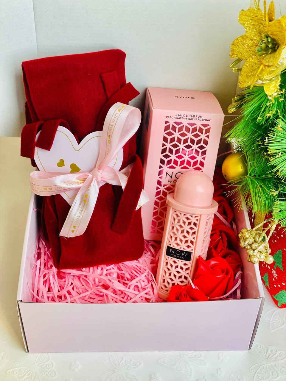 "🎀🔔 هدايا راس السنة الميلادية 🎁🎁

بوكـس  🎁🎁🔔
❄️🧣 سكارف ميكاسا الترند مع عطر ناو الترند 

هديّة الشتاء اللي تدخل 
القلب بدون إذن ❤️💐
دفا الوشاح… مع رِقّة الورد…
هديه تشتي تقول: "أنا الدفا حقّك بهالشتاء" 🤍🔥

اشهر عطر ناو الوردي ⭐🩷
رائحة أنثوية ناعمة تجمع بين الأناقة والجاذبية 🩷🌸
لمسة فاخرة تدوم طويلا وتمنحك حضورا يخطف الانظار 🪷

😘 كارت العبارة حسب طلب ك/ج 

سعر البوكس 30وتوصيل مجاني


**إذا كنت صاحب هذا الإعلان وتريد حذفه لأي سبب، رجاءا أرسل رسالة إلى الدعم الفني**