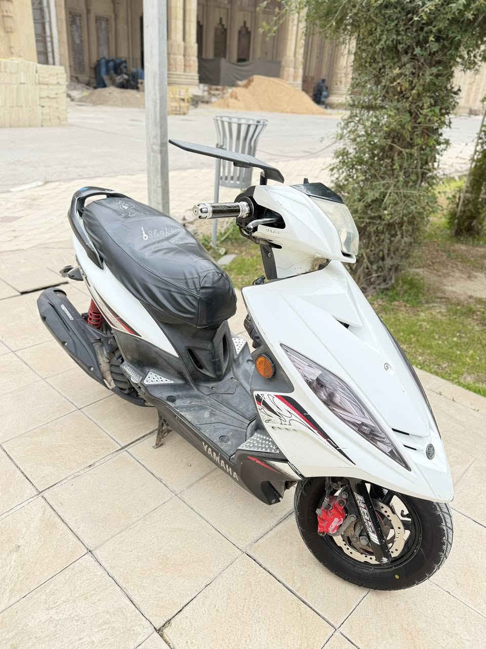 يالله اللهم صلي على محمد وال محمد
دراجة gtr شرط انضف من الرمبة خير من الله برغي ممفتوح بيه تاخذهه تترحملي عليه بس العصر اطلع بيه  
بانزين محسن 
دهن xado
شاشة 3 اللوان دوسات اصلية واني مرتبه شادله لافته اصلية على البريك وقوس احمر وية السكن لايت زنون اصلي 
سعر مليون و200 وبيه مجال للشراي 
مكاني الكاظمية ***********
