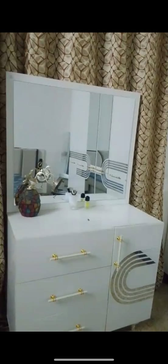 غرفه للبيع ***********
