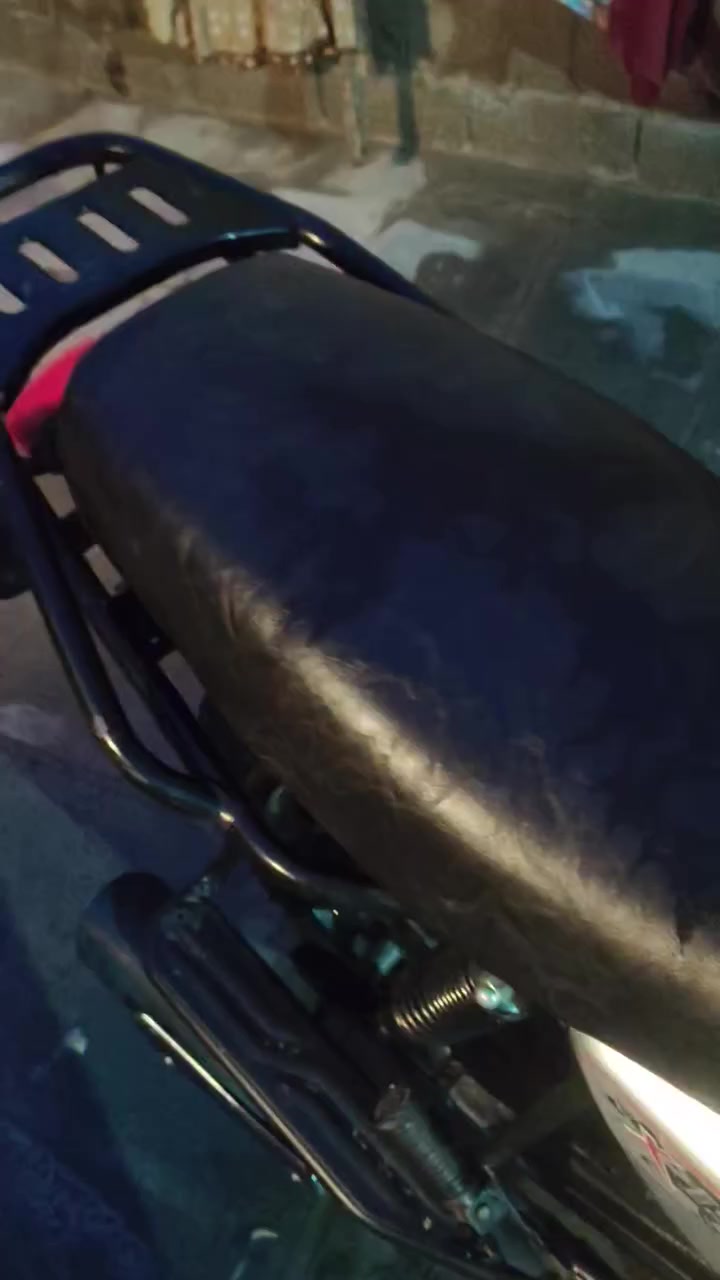 السلام عليكم دراجه بوكسر 23 مكينه بدايه تبخير دراجه بدون اوراق  اكفلها من لسرقه سعر
سعر 800 وبيها مجال مكاني مدينه لصدر رقم ***********
