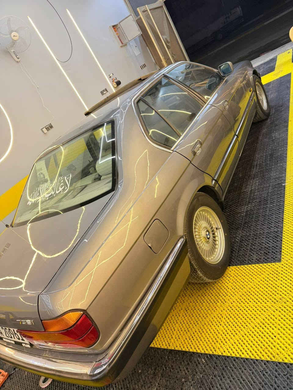 بي ام دبليو 735 iA 1991
بجم عريض محرك 3500Cc
كير كهربائي 7 بن 
مري جانب كهربائية 
مراية الوسط كهرباىية اوتماتيك 
كشنات كهربائية 
دبل كمبيوتر 
جعمقة كهربائية 
ستيرن كهرباىي 
خزن ميموري 
سيارة بلادية شركة 
حدادة امامي ١٠٠٪؜ 
حدادة خلفي ١٠٠٪؜
تخم تاير ١٠٠٪؜ 
تخم ويل شعاع اصلي ١٠٠٪؜ 
غرفة ابيض اوفوايت ١٠٠٪؜ 
بصمتين وسويجين 
   داخله صاج ملكي 
كشنات كهرباء ميموري ٨حركات 
٤حركات  خزن ميموري 
كتلوكات الشركة كله بلادية 
تدفئة الكشنات الامامي شغال 
تدفئة 
تبريد 
هيترات المراية الوسط شغال 
هيترات المري الجوانب شغال  
هيتر الجامة الخلفي شغال 
هيتر الامامي الجامة شغال 
اريل بلادي 
سلايت او بانوراما ٣طكات 
ماسحات زراكات الكل شغال 
وبيه هواي مواصفات 
بيه حساس حرارة الجو بلادي يطلع بل كمبيوتر 
وحساس حرارة المحرك بل كمبويتر 
اكروز سرعة او مثبت سرعة 

🛑 السعر سوي تعليق يصل مباشرة 🤖 

نضام ABS
 جرس تنبيه 
تبريد قطعتين 
صالنصة مالV8 طرب
جكمجة  
مصبوغة عام جمالية فقط مكفولة 
من الحادث والكص والعيب الشرعي 
شرط غرامات تحويل شرط مكاني 
سماوة
سيارة كوله بلادية للاخير 

رقم صاحب السيارة 
***********
***********
