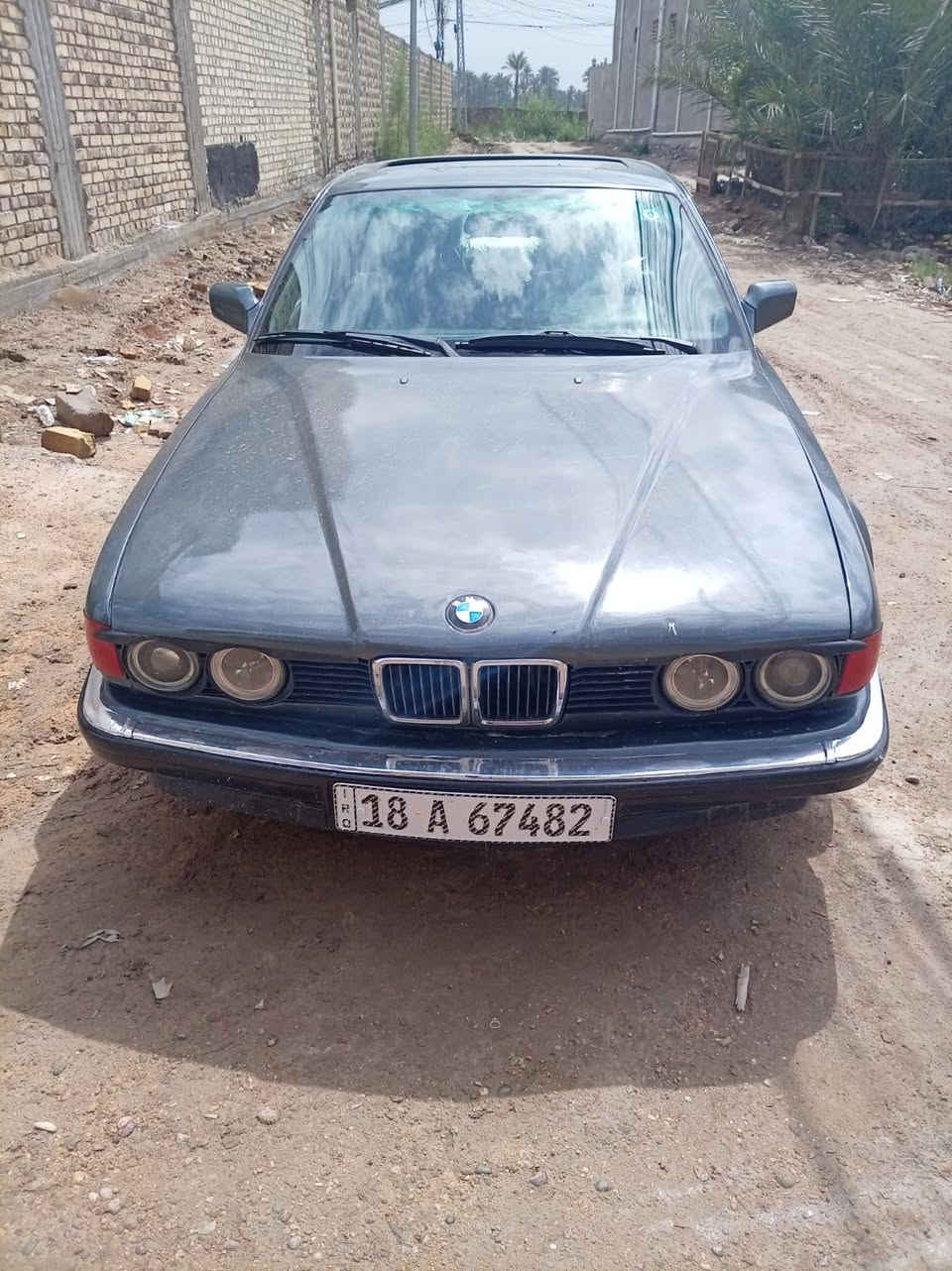 السلام عليكم بي ام للبيع موديل 90 رقم انكليزي بأسمي سنويه لل31 بيع او مروس بجمسي سياره خير من الله كهربائيات كله شغاله ترايك وين ميعجبك تخم تاير جديد  للعنوان كربلاء طويريج السعر 55 هذا رقمي  ***********
