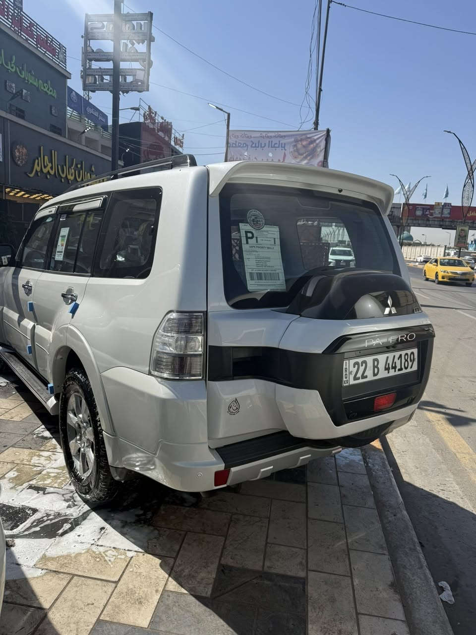 السلام عليكم باجيرو ٢٠١٥ حبتور فول للاخير  كشنات جلد كهرباء بانوراما مري شفط سبعه راكب ثلاث قطع تبريد معروفه مواصفات الحبتور ام الدمام الخلفي مكينه ٣٥٠٠ كير مكينه صدر جاهزه للاخير بيها طخه بخشم الجاملغ الامامي الايسر صبغ جاملغ وشويه مباوكين الباب وااباقي مكفول صدر وتراي جدد مكانها بغداد الغدير مقابل شقق زيونه عارضها ب١٥٣ وبيها مجال ***********
