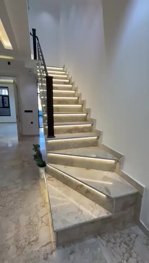 السلام عليكم
دار للبيع بناء حديث درجة اولى

موضح فديو كامل للدار

 2026زيرومساحه133.5واجهه5.33نزال25يحتوي الطابق الأرضي كراج وصحيات خارجية مدخلين صالة ومطبخ حار وبارد وخدمات وغرفه نوم والطابق الثاني 3غرف وصحيات والطابق الثالث بيتونه وسطحين......

إضافة مع الداركونترحاروبارد

الموقع شارع فلسطين محله 506خلف صالون اريدو موقع مميز وهدوء والكهرباء خصخصه.....

نستقلل اي عرض للترويج كبيع اوشراء وايجار......

اللاستفسار اومراسلة الصفحه 

***********
