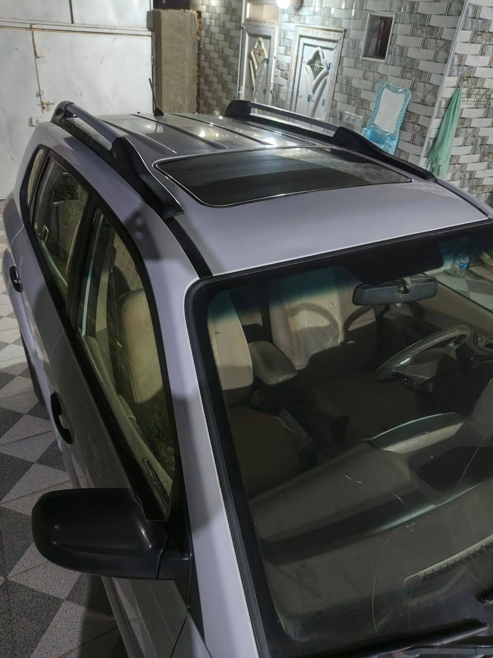 توسان خليجيه السياره جاهزه تدفئه تبريد حداديه رقم نجف الاماني بسمي :بها طخه بصيطه بخم الجوملغ الأمامي جهة العبري السعر ١٢٥بيها مجال لشراي ***********
