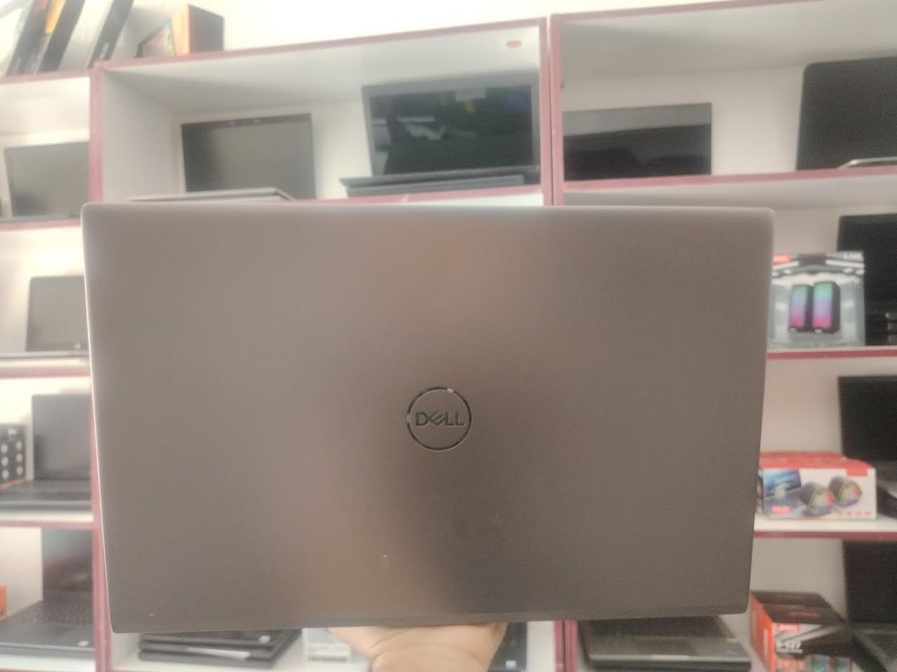 🎩 إذا أنت ذوّاق ومو أي لابتوب يعجبك… شوف هاي التحفة الفنية! ✨

💼 Dell Vostro 15 5501

✅ Intel Core i5-10th Gen
✅ RAM 8GB DDR4
✅ SSD 256GB M.2 NVMe
✅ شاشة 15.6” FHD
✅ Intel Graphics 4GB)

💰 السعر: 340,000 دينار فقط

✨ جهاز مفحوص بعناية وجاهز للاستخدام
🛡️ ضمان استبدال لمدة شهر مع وصل شراء
🔋 البطارية حسب الاستخدام (تقريبًا 1–4 ساعات)
🎒 يجي ويّاه الشاحن الأصلي + حقيبة + ماوس + ماوس باد
💻 فورمات مجاني وتنصيب Windows 10 أو Windows 11 مُفعّل حسب الطلب
📸 نرسل صور وفيديوهات للجهاز نفسه قبل الشحن

📍 موقعنا: بغداد – الأمين الثانية – شارع سكينة ورقية

📱 واتساب لابتوبيا: ***********

📩 راسلنا الآن واحجزه قبل نفاد الكمية، وإذا محتار شنو يناسب استخدامك، فريق لابتوبيا يساعدك تختار أفضل خيار حسب احتياجك وميزانيتك.
