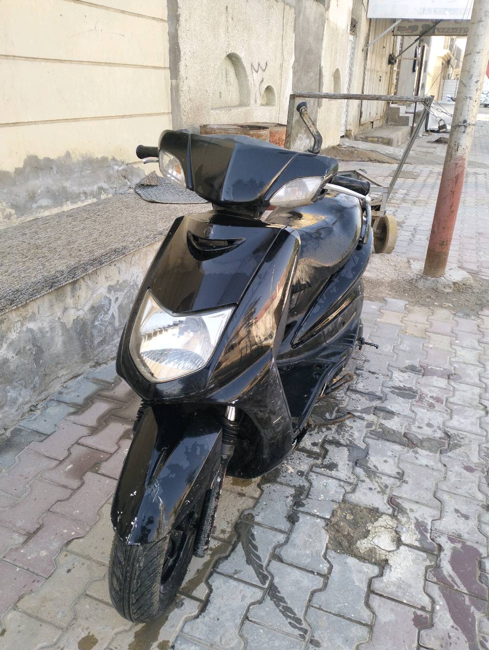 سكنس يباني نثية 350
وين موقعك بالضبط داخل العراق حتى نرتّب للمعاينة والاستلام؟: 
الديوانية حي زعيم 
السعر شكد نهائي، وهل قابل للتفاوض لو ثابت؟: 
300