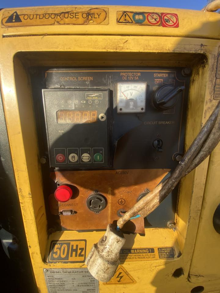 السلام عليكم (ملاحضة المود عريض ضخم مو نفس الموجودات بل سوك قياس 85x65) مولد كاتم كاتم كاز نضيف ما متعوب مال بيت كامل ما بي اي نقص نكرة سويج ما مفتوح ابد كل معلوماتة وتشغيلة بل صور معروض ب ٦٥٠ وبي مجال اريد ابيع مكاني بغداد المعامل الباوية رقم ***********
