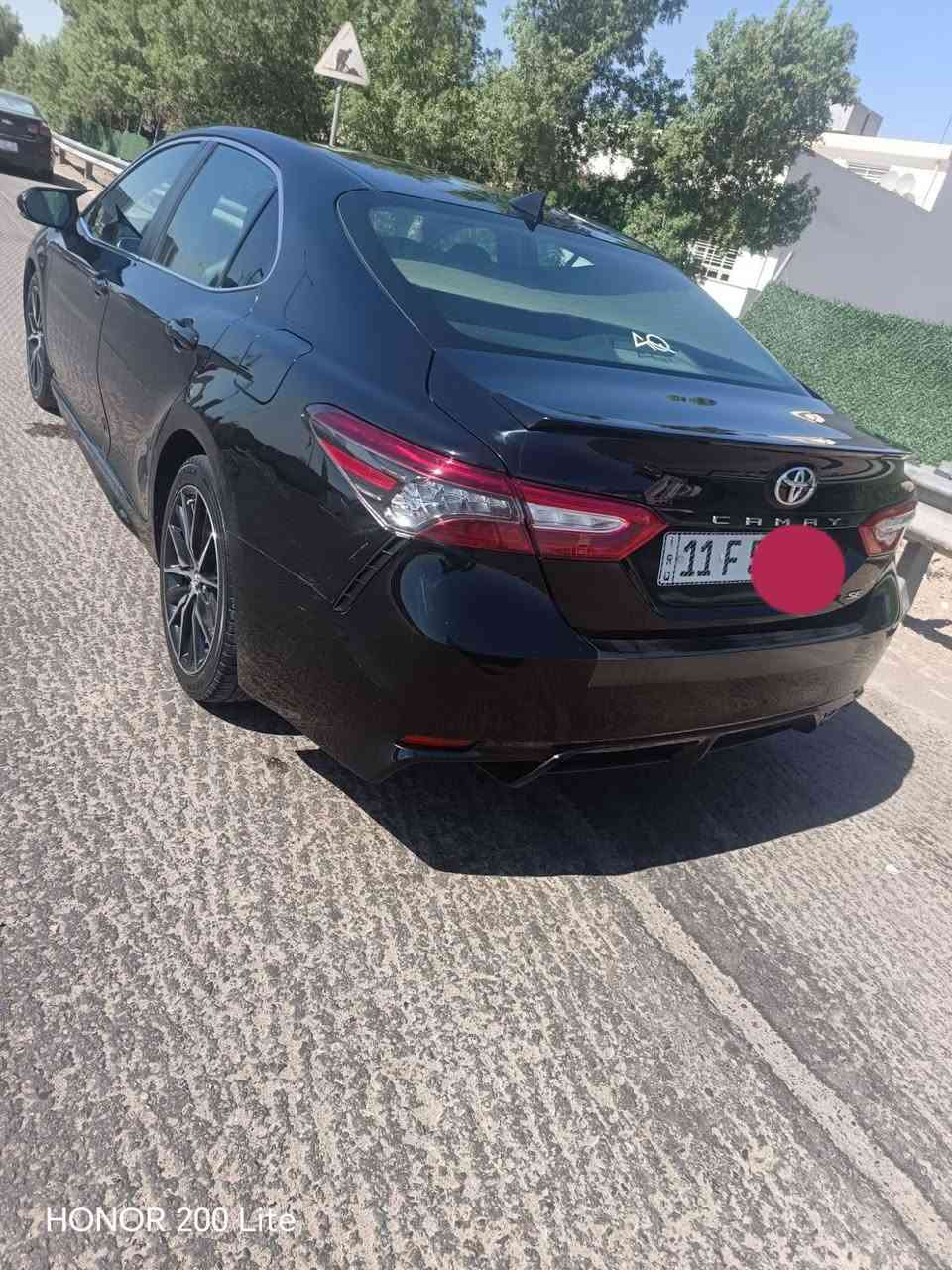 للبيع: كامري SE موديل 2024
اللون: أسود مع شذرة زيتوني.
المواصفات:
• كاميرا.
• مقعد كهربائي.
• رادار.
• قيادة ذاتية.
• ثلاث وضعيات قيادة: Eco - Normal - Sport.
• مقاعد جلد.
• شيفتات على المقود.
• شاشة رئيسية.
• شاشة معلومات وأعطال.
الحادث:
بنيد مصبوغ، وجاملغ بارد، وباب الصدر لحد أسفل المرآة مصبوغ. يعني قطعه ونص صبغ فقط
القُمارة فيها تعريج بسيط نتيجة التحميل، وتحتاج فقط إلى PDR.
معلومات إضافية:
• رقم بغداد وباسمي مباشرة.
• السيارة مناقصة برغي، ولا يوجد أي كلوب بالدشبول مشتغل.
• متصرف عليها ألف دينار.
• مضافة عليها لايت وبك لايت موديل XSE.
السعر ١٧٧وبيه مجال
مكان السياره بابل علئ الخط السريع يم محطه وقود العمران نص ساعه عن بغداد 
للستفسار ***********
***********
