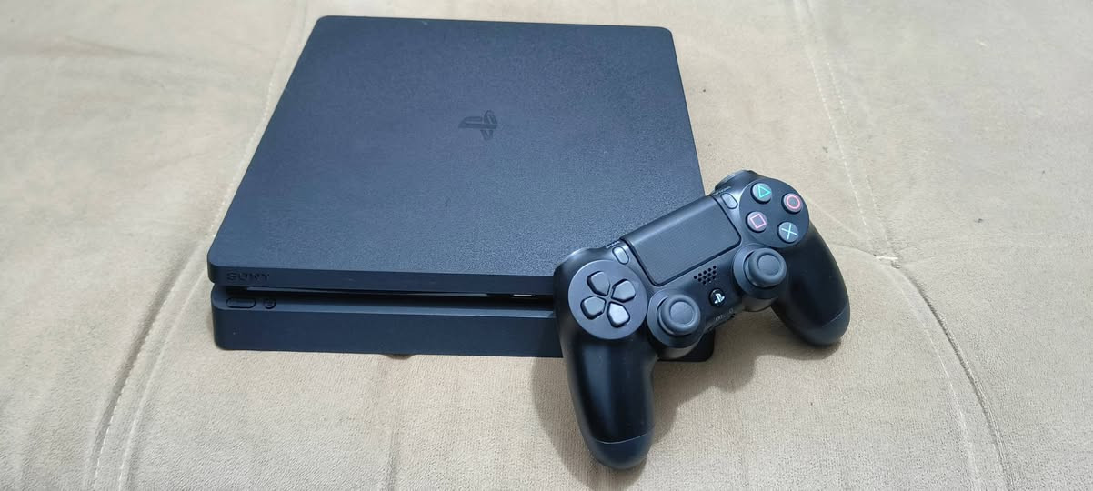 بليستيشن 4 سلم مهكر كامل ملحقاته مع الالعاب
245 الف 

موجود توصيل جميع المحافضات 5 الف 

***********
