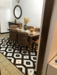 ميز طعام • جديد • مكان الإسكان