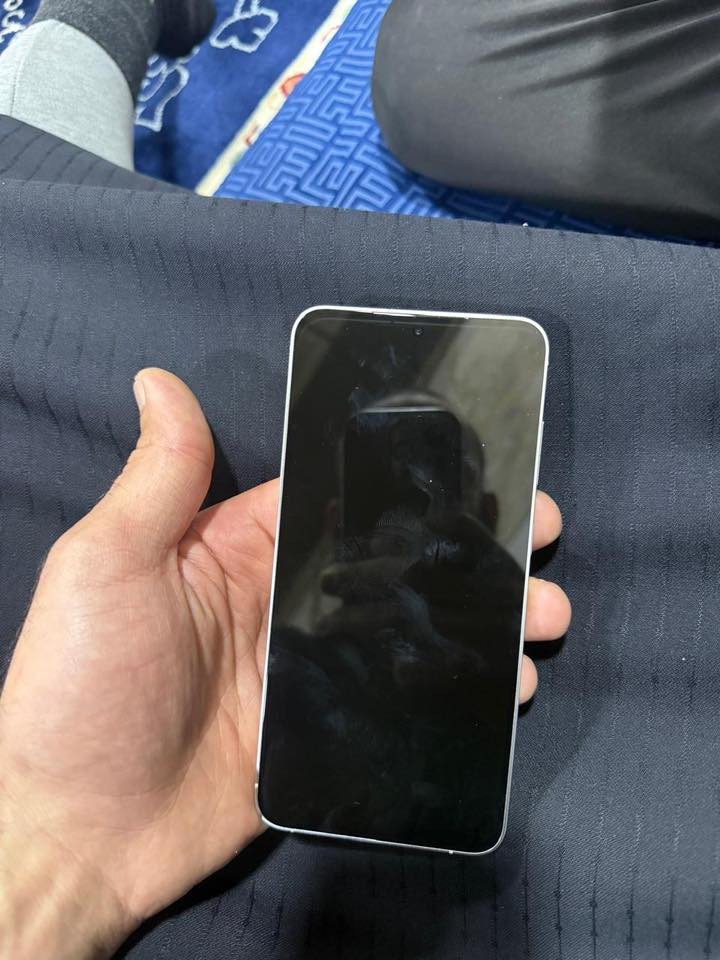 هاز S24 Plus للبيع الذاكرة 256 معا الكارتون وكيبل اصلي الجهاز مستخدم شي قليل للاستفسار الاتصال على الرقم ***********
